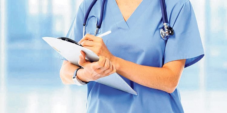 स्वास्थ्य संयोजककी श्रीमती नै नक्कली स्वास्थ्यकर्मी, सुई लगाउँदा–लगाउँदै पक्राउ