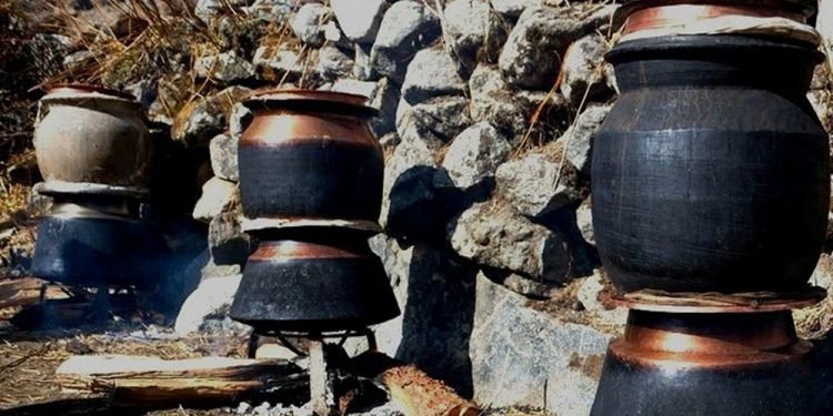 घरेलु मदिरा ‘ब्रान्डिङ’ गर्दै मानेभञ्ज्याङ