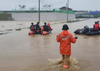 कोरियामा भीषण बाढीः ३३ जनाको मृत्यु