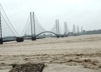 महाकाली नदीको कटान रोक्न अस्थायी तटबन्ध निर्माण गरिँदै