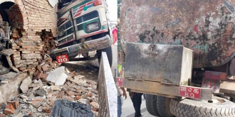 महांकालमा मन्दिरमा ट्यांकर ठोक्कियो