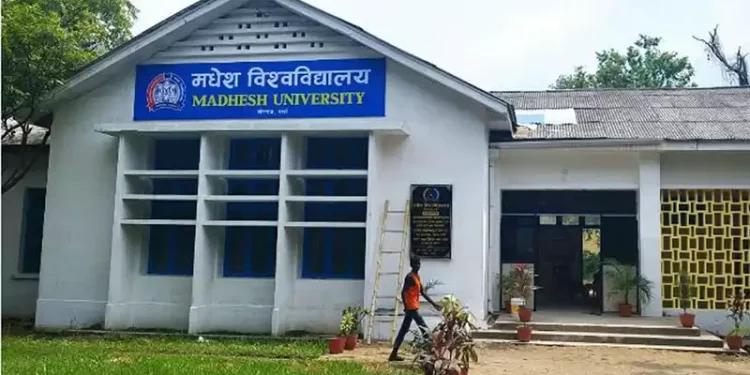 मधेस विश्वविद्यालयद्वारा कानुन सङ्कायको कक्षा सञ्चालन गर्दै