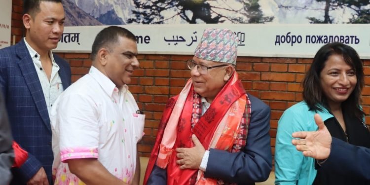 माधव नेपाल श्रीलंका उडेपछि राजेन्द्र पाण्डेलाई कार्यबाहक अध्यक्षको जिम्मेवारी