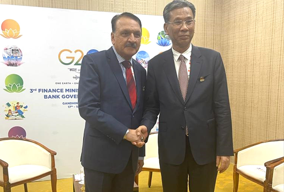 अर्थमन्त्री डा महत र चिनियाँ अर्थमन्त्रीबीच भेटवार्ता