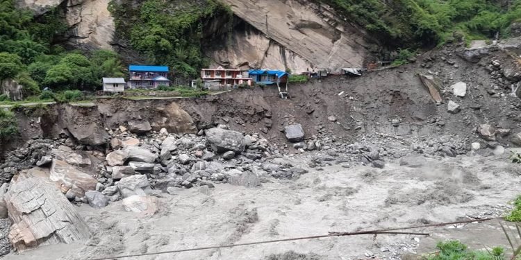 मर्स्याङ्दीको त्रासले रातभरी जागा बस्छन् एक्लेफाँटवासी