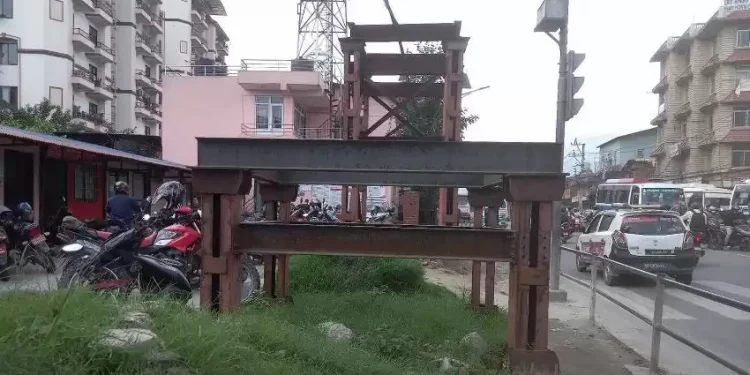 मित्रपार्कको आकाशेपुल वर्षौंदेखि अलपत्र