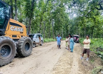 कसरादेखि रिउसम्मको सडक मर्मत गरिँदै