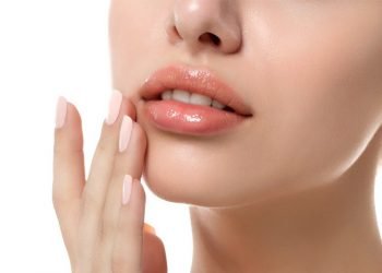 हेल्थ टिप्सः ओठ फुटेमा घरमै कसरी ठिक गर्ने ?