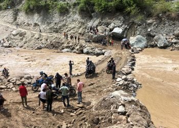 मेची राजमार्ग अवरुद्ध हुँदा पाथीभरा आउने भक्तजन प्रभावित