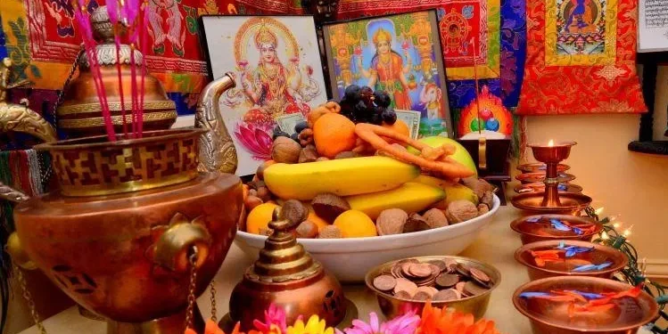 पूजाकोठामा पितृहरूको तस्विर राख्दा के हुन्छ ?