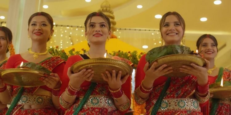 यो तीजको लहर हो ,सार्वजनिक