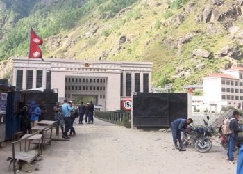 केरुङ नाकामा नागरिकताका आधारमा पास