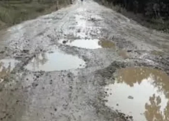 सडक अधुरै, आवागमनमा सास्ती