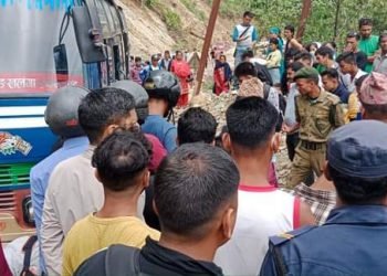 सल्यानमा गुडिरहेको बसमा करेन्ट लाग्दा २ जनाको मृत्यु, एक घाइते