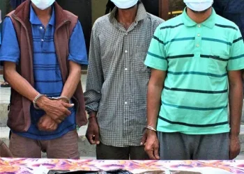 पाँच किलो अफिमसहित तीन जना पक्राउ