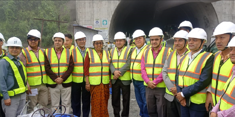 नागढुङ्गा–सिस्नेखोला सुरुङमार्ग : मुख्य टनेल करिब चार सय मिटर र रेस्क्यु टनेल करिब ३५ मिटर खन्न बाँकी