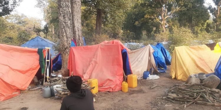 पहिरोपीडित दुई वर्षदेखि त्रिपालमुनि बास बस्न बाध्य