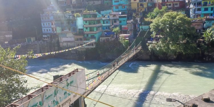 नेपाल-भारत जोड्ने झोलुंगे पुलमा आवतजावत बन्द