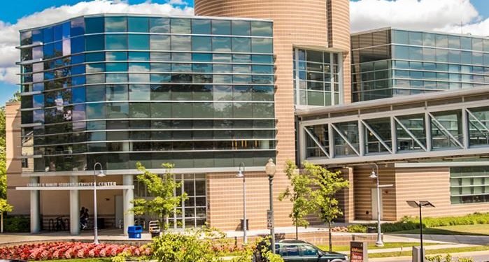 अमेरिकाका प्रोफेसरले छात्राहरूलाइ ‘आफ्नो शर्ट फुकाल्न’ लगाए पछि…