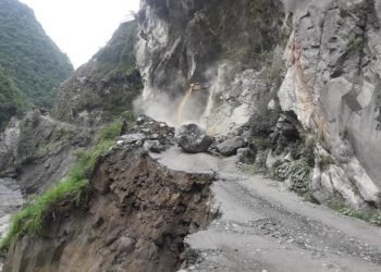 बेनी–जोमसोम सडक तीन दिनदेखि अवरुद्ध