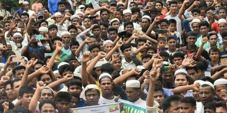 स्वदेश फिर्तीको माग गर्दै बंगलादेशमा रोहिङ्ग्या शरणार्थीद्वारा प्रदर्शन