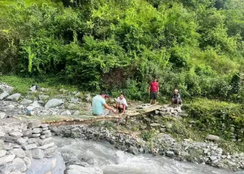 झोलुङ्गे पुलको जिल्लाले परिचित बागलुङमा पनि ‘फड्के’को बाध्यता