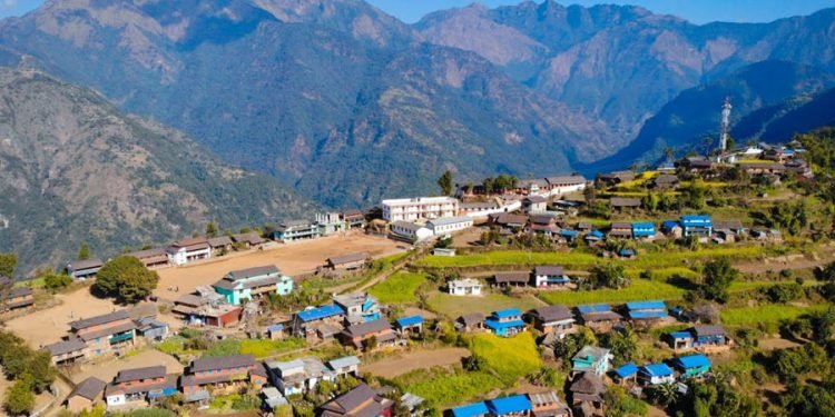 सुनसान छन् बागलुङका घरबास