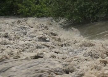 भारी वर्षाका कारण बाग्मती नदीले खतरा तह पार गर्‍यो