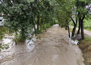 भक्तपुरमा पहिरोले एक घर भत्कियो, हनुमन्ते खोलामा बढ्यो बाढी
