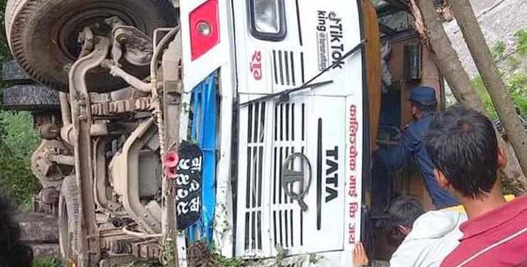 दोलखाको तामाकोशीमा बस दुर्घटना, १६ जना घाइते