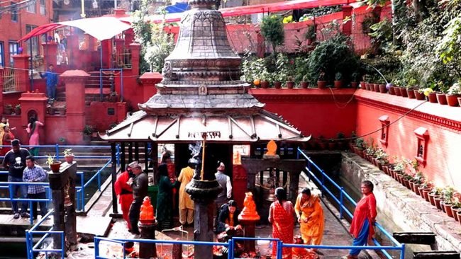 भक्तपुरको ख्योपुखुमा दर्शनार्थीको घुइँचो