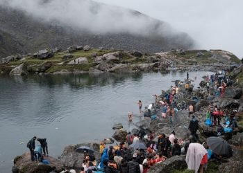 गोसाइँकुण्ड मेलाका लागि खाद्यान्न ढुवानी