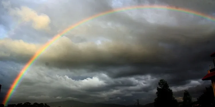 कसरी बन्छ आकाशमा सप्तरंगी इन्द्रेणी ?