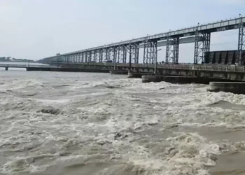 कोशी ब्यारेजका ५६ वटै ढोका खोलियो, सतर्क रहन प्रशासनको आग्रह