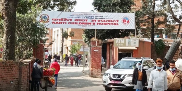 एउटा बच्चाको खोप अर्कोलाई लगाउँदा…