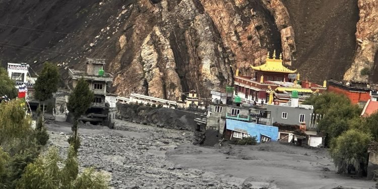 बाढीग्रस्त कागबेनी तीन दिनदेखि अन्धकारमा