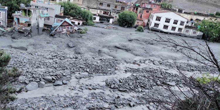 कागबेनीका स्थानीय भन्छन्- ज्यान त बच्यो, हेर्दा हेर्दै घरबारविहीन भयौँ