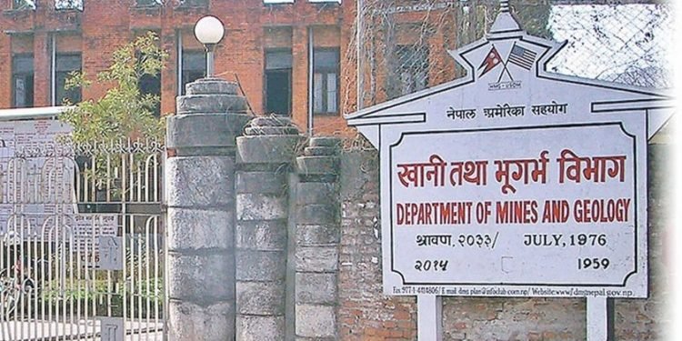 खानी खोजतलास गर्न ४३२ कम्पनीलाई अनुमतिपत्र