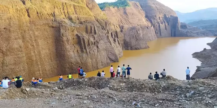 म्यान्मारमा खानीमा पहिरोः २५ जनाको मृत्यु, १४ अझै बेपत्ता