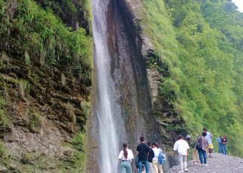 म्याग्दीको कोप्रे झरना आन्तरिक पर्यटकको रोजाइमा