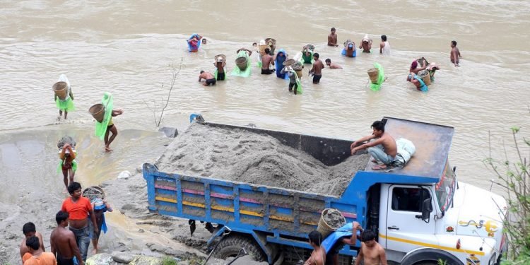 सम्झौताविना नदीजन्य वस्तुको उत्खनन्