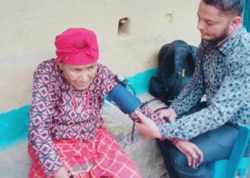 घरमै पुगेर ज्येष्ठ नागरिकको उपचार