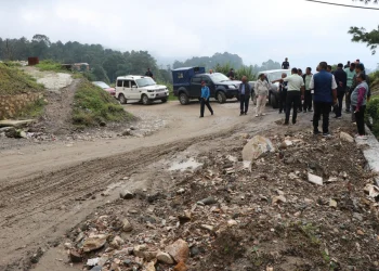 भक्तपुर–नगरकोट सडकखण्ड-सास्ती खेप्दै स्थानीयवासी
