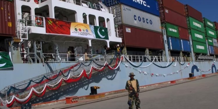 पाकिस्तानमा आतंकवादी हमलामा १३ मारिए