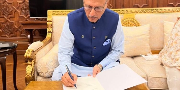 पाकिस्तानको संसद विघटन, अन्तरिम प्रधानमन्त्री छान्न ३ दिनको समय
