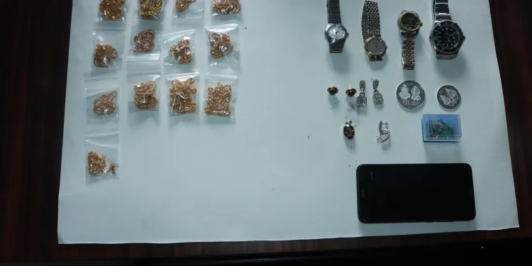 रातको समयमा चोरी गर्ने व्यक्तिहरु पक्राउ