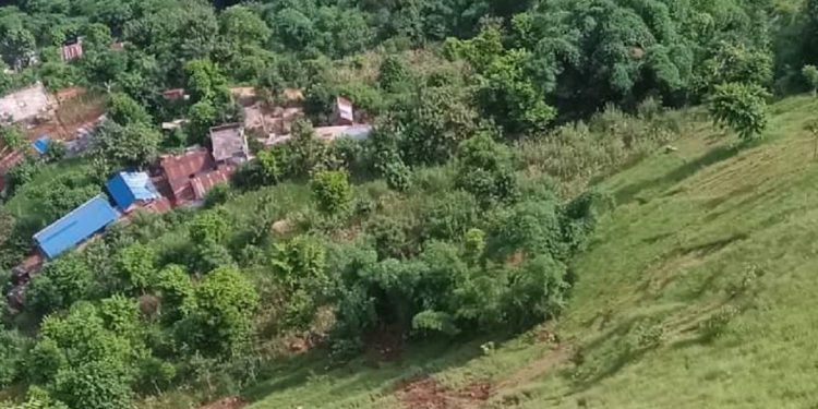 गाउँमाथि राते पहरो, त्रासमा छाप्राकवासी