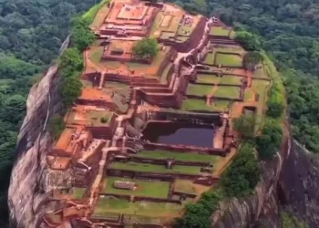 श्रीलङ्कामा विशाल ढुंगामा ‘रावणको दरबार’