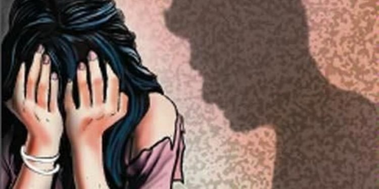 संरक्षकबाटै बलात्कृत