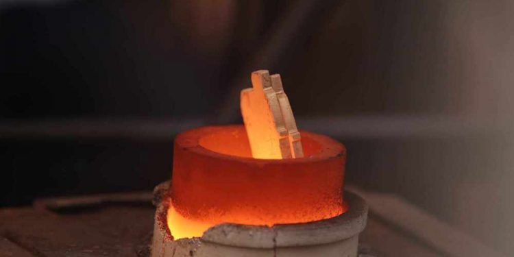 घडीभित्रका पुर्जामा सुन लुकाएर तस्करी